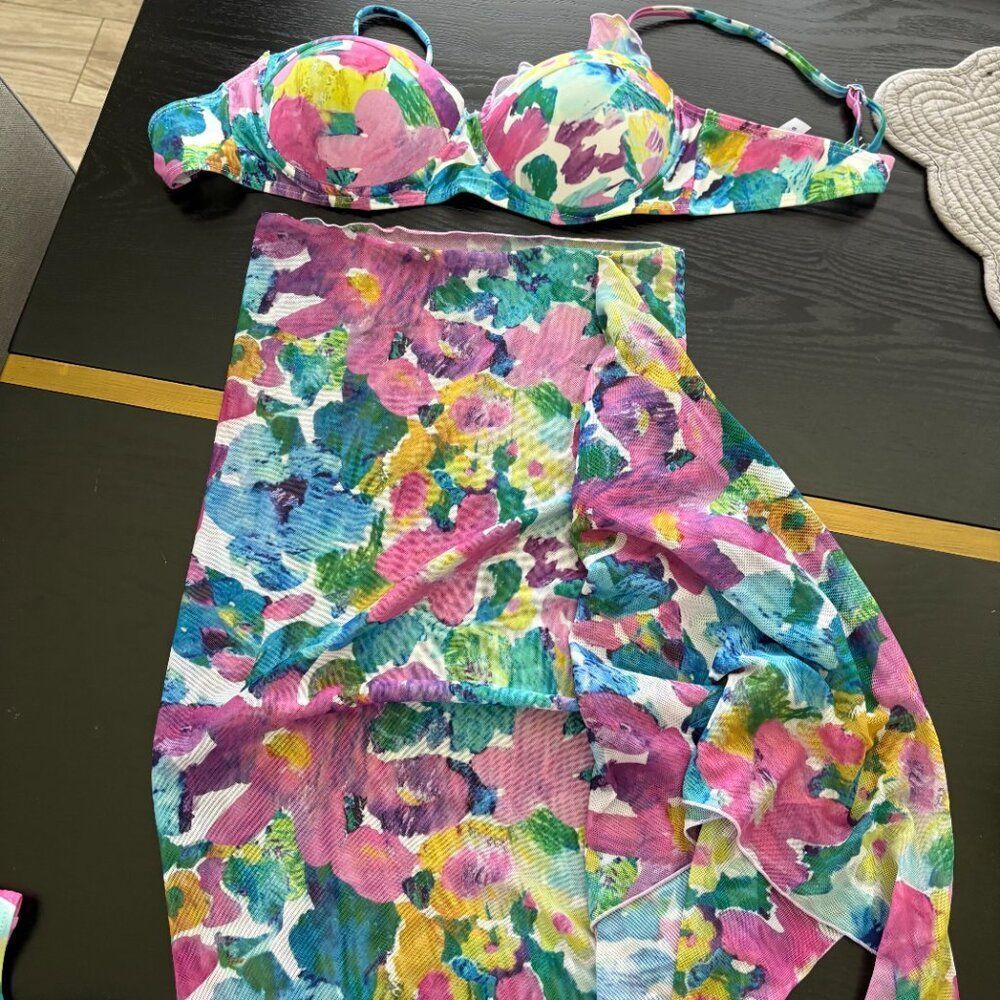 Floral 3 Piece Set Bikini and Sarong Size Small EUC - Picture 3 of 12